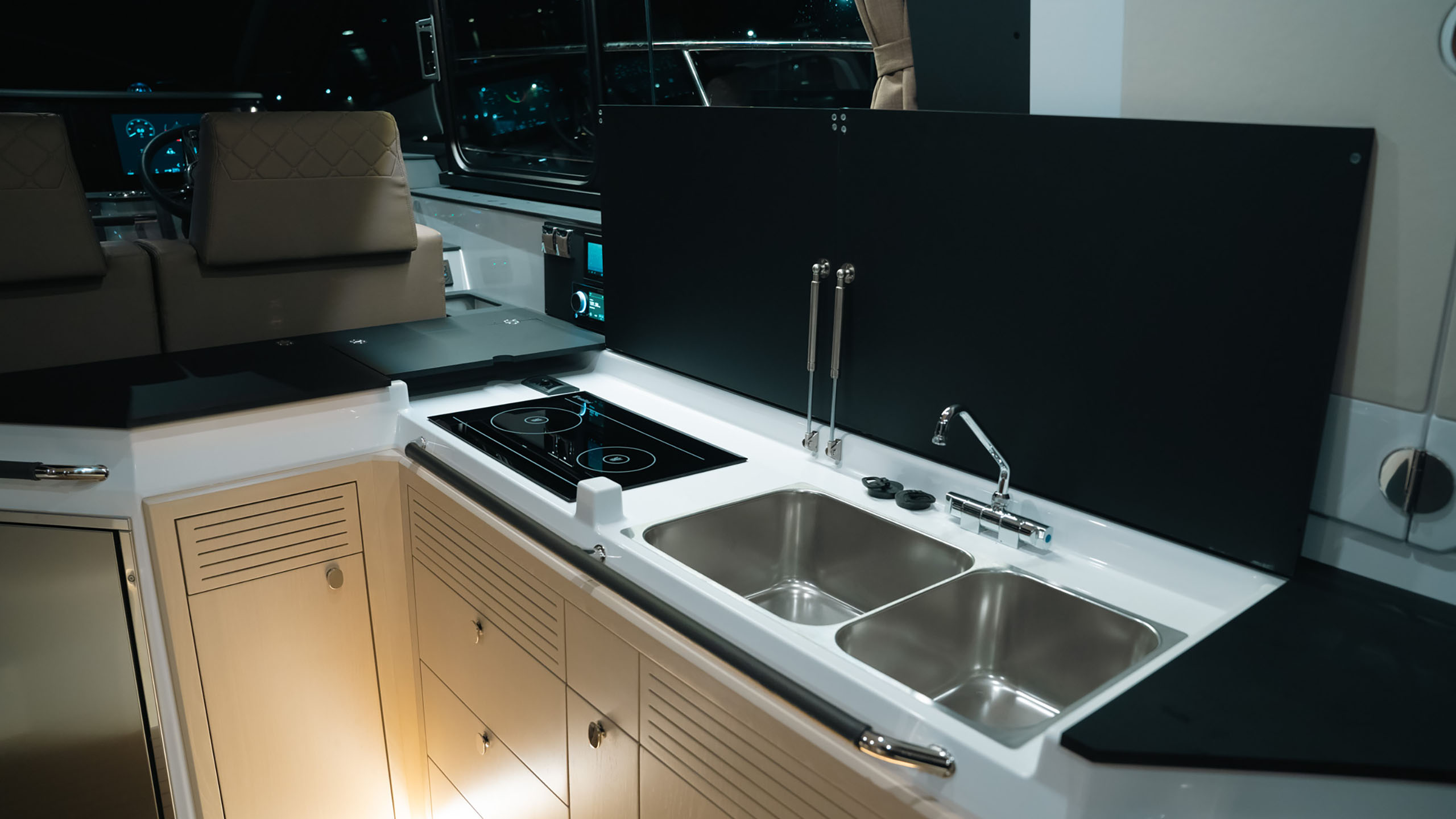 Serviss 12 aquador 400 ht galley 1