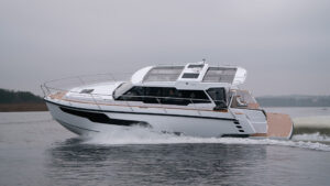 aquador 400 ht hull and deck 1