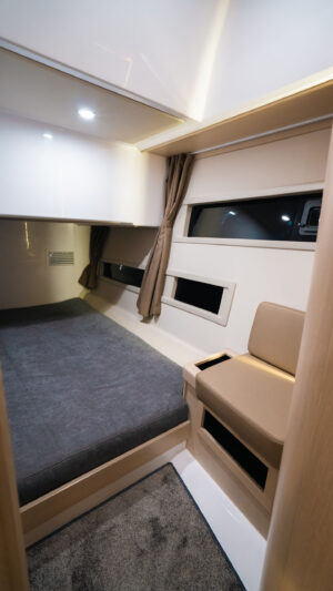 aquador 400 ht port cabin