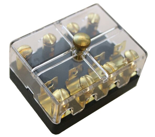 FUSE BOX FOR 4 FUSES 1 FUSE BOX FOR 4 FUSES