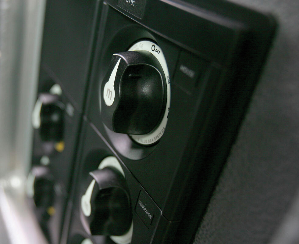 M-SERIES MINI ON-OFF MAIN POWER SWITCH, BLACK 2 M-SERIES MINI ON-OFF MAIN POWER SWITCH, BLACK - Image 2