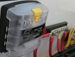 ST FUSE BOX WITH COVER, 6 FUSES 6 9514801626a fullhd