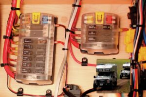 ST FUSE BOX WITH COVER, 6 FUSES 8 9514801626b fullhd