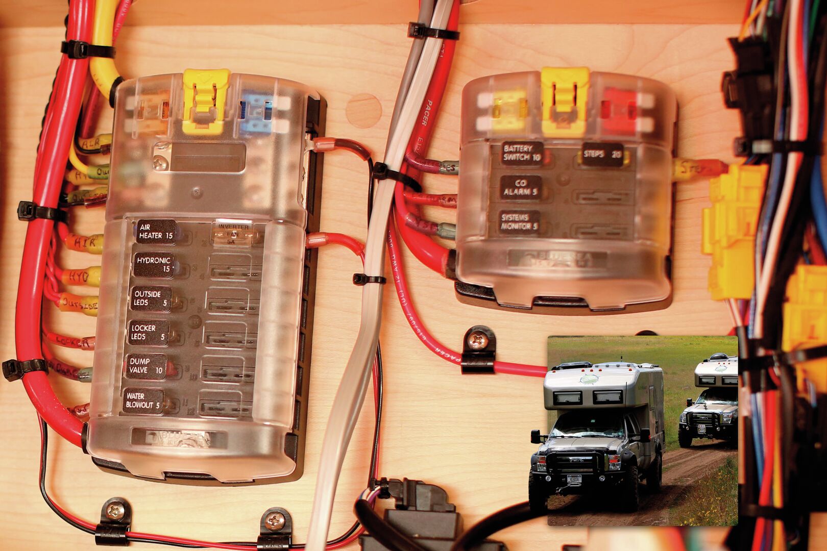 ST FUSE BOX WITH COVER, 6 FUSES 4 ST FUSE BOX WITH COVER, 6 FUSES - Image 4