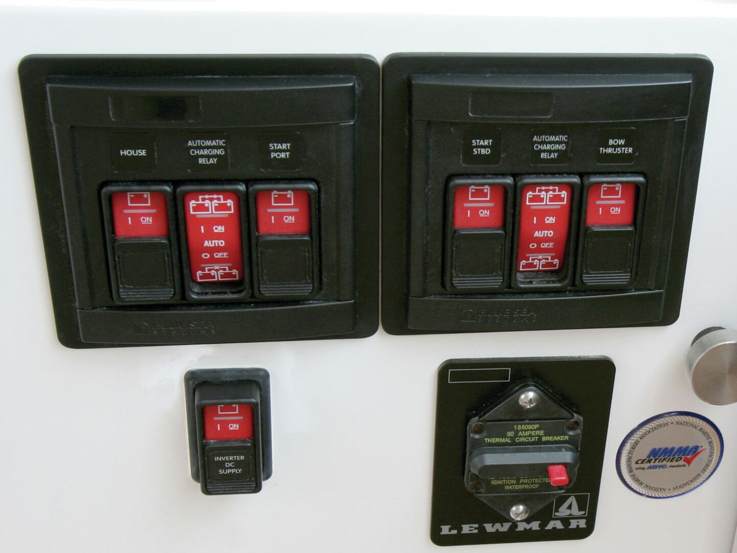 CONTROL PANEL WITH 3 OPERATION SWITCHES 2 CONTROL PANEL WITH 3 OPERATION SWITCHES - Image 2