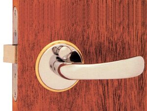 MCCOY DOOR LOCK CHROME, RIGHT OUT/LEFT IN
