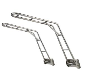 PAIR OF DAEWOO DV42 ROUND TRANSOM