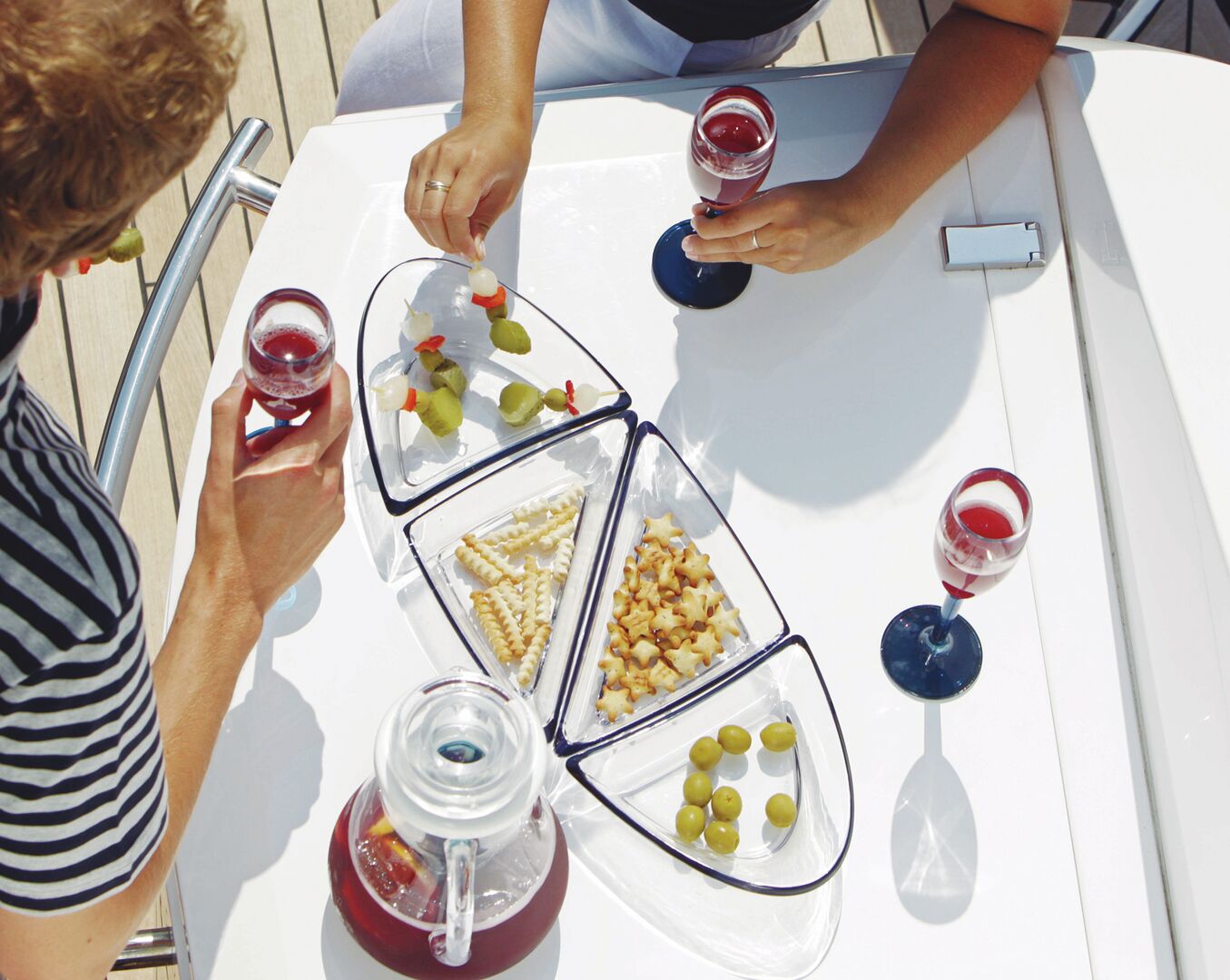 PARTY SNACKS SET 4-PIECE 1 PARTY SNACKS SET 4-PIECE