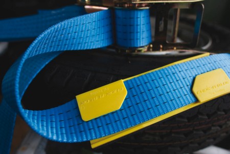 CHOK-A-BLOK Webbing Edge Protector PP for 25-35mm Webbing, 2 pcs. SB-Pack 1 CHOK-A-BLOK Webbing Edge Protector PP for 25-35mm Webbing, 2 pcs. SB-Pack